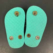 Load image into Gallery viewer, Girl Doc Mcstuffins flip flops
