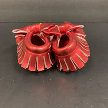Load image into Gallery viewer, Girl Frilly shoes 6-12m
