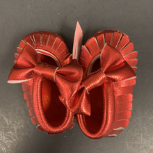 Load image into Gallery viewer, Girl Frilly shoes 6-12m

