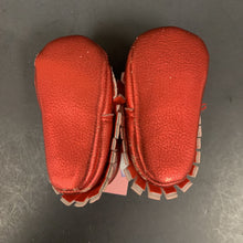 Load image into Gallery viewer, Girl Frilly shoes 6-12m
