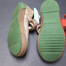 Load image into Gallery viewer, rubber sole mary janes 32
