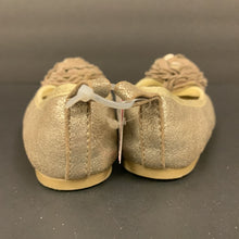 Load image into Gallery viewer, Girl Flower Shoes
