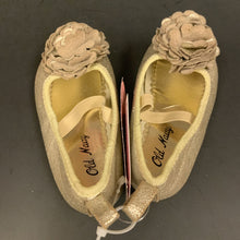 Load image into Gallery viewer, Girl Flower Shoes
