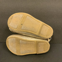 Load image into Gallery viewer, Girl Flower Shoes
