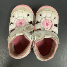 Load image into Gallery viewer, Girl Flower Sneakers
