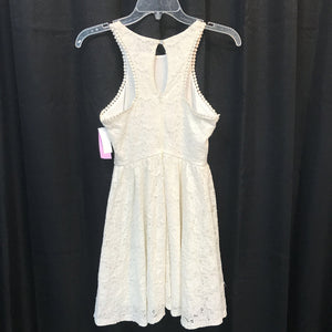 sleeveless lace dress