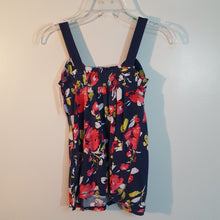 Load image into Gallery viewer, Floral top
