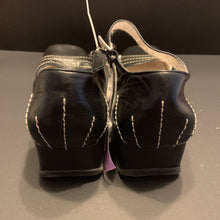 Load image into Gallery viewer, woman dress shoes
