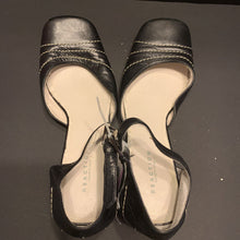 Load image into Gallery viewer, woman dress shoes

