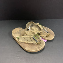 Load image into Gallery viewer, sandals 6m
