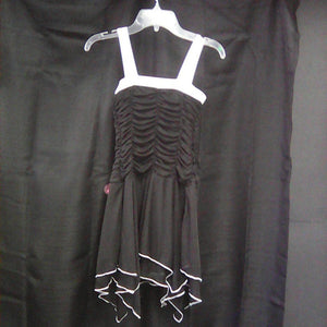 sleeveless dress