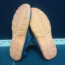 Load image into Gallery viewer, water shoes

