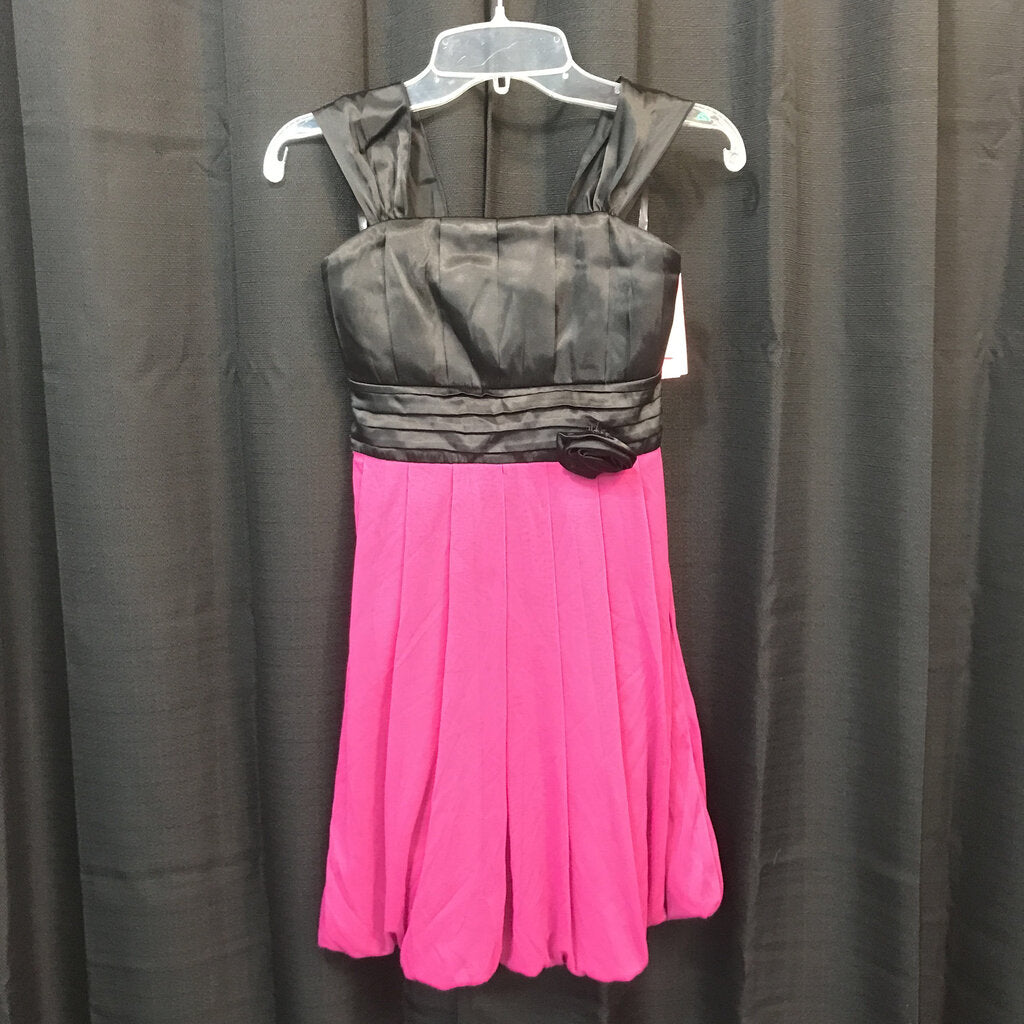 sleeveless dress w/flower