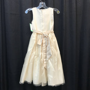sleeveless dress