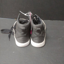 Load image into Gallery viewer, Boy high top sneakers
