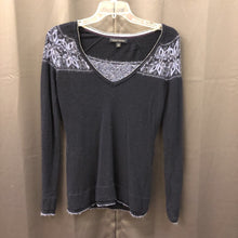 Load image into Gallery viewer, sweater w/design
