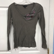 Load image into Gallery viewer, top w/fabric design
