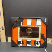 Load image into Gallery viewer, &quot;trick or treat&quot; picture frame
