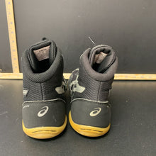 Load image into Gallery viewer, men's athletic wrestling sneakers
