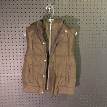 Load image into Gallery viewer, hooded puff vest
