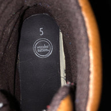 Load image into Gallery viewer, Boy&#39;s Shoes
