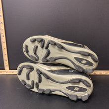 Load image into Gallery viewer, Boy's Baseball cleats

