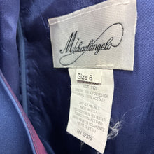 Load image into Gallery viewer, Floor length gown w/gloves
