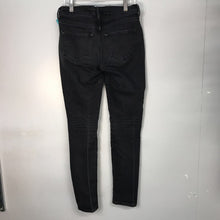 Load image into Gallery viewer, Mid rise Denim pants
