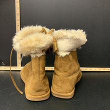Load image into Gallery viewer, Girl's boots w/fur trim
