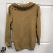 Load image into Gallery viewer, Sweater w/cross design
