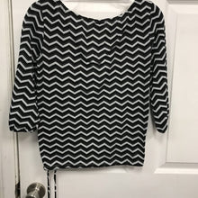 Load image into Gallery viewer, 4 button chevron top

