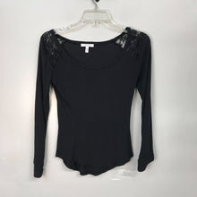 Load image into Gallery viewer, lace shoulder top
