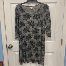 Load image into Gallery viewer, Floral dress
