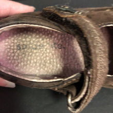 Load image into Gallery viewer, girls flower shoes
