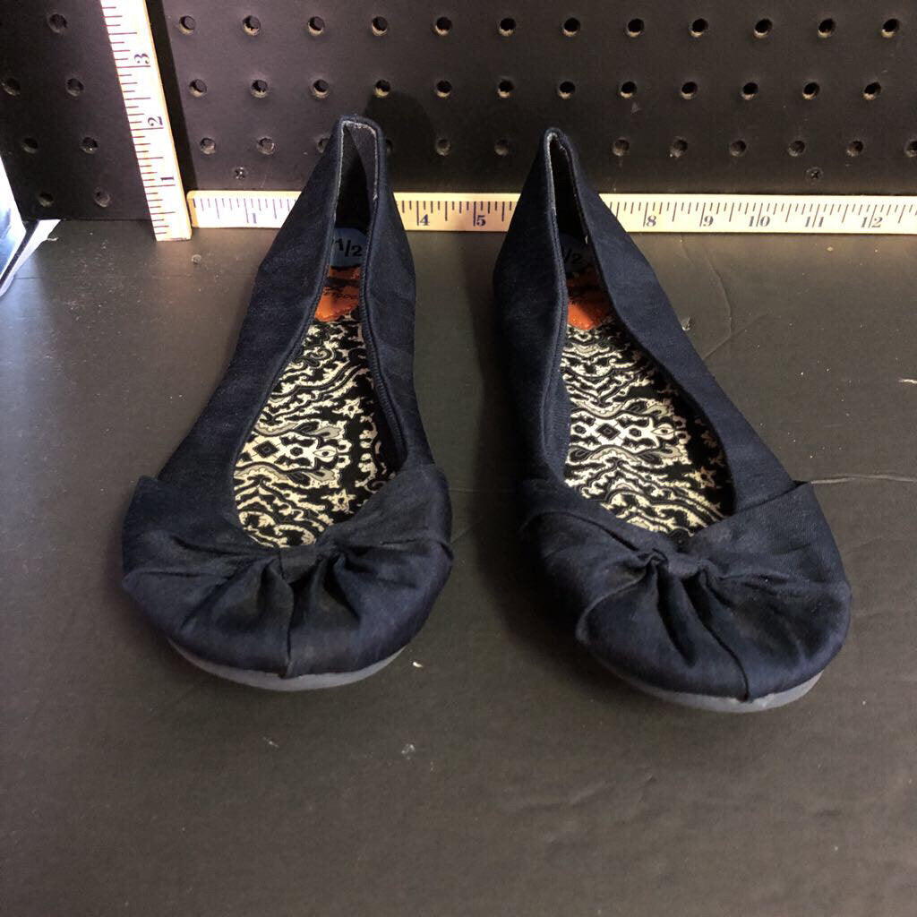 Girl's slip on shoes