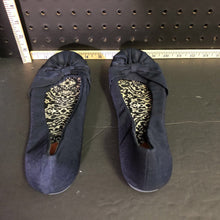 Load image into Gallery viewer, Girl's slip on shoes
