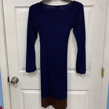 Load image into Gallery viewer, v-neck dress w/belt
