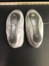 Load image into Gallery viewer, Leather dance shoes
