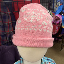 Load image into Gallery viewer, Hat w/snowflakes
