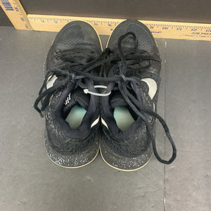 Boy's Kyrie 3 shoes