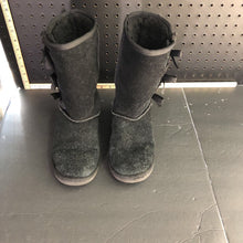 Load image into Gallery viewer, Girl's boots w/bows
