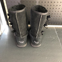 Load image into Gallery viewer, Girl's boots w/bows
