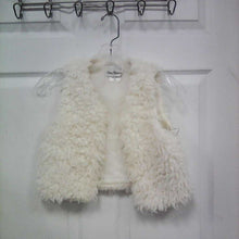Load image into Gallery viewer, Fur shawl
