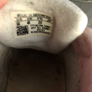 Girl's Velcro shoes