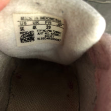 Load image into Gallery viewer, Girl's Velcro shoes
