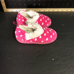 Girl's slippers w/hearts