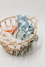 Load image into Gallery viewer, Droplet Deluxe Blanket
