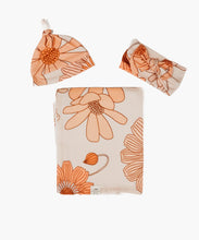 Load image into Gallery viewer, Blooming Knotted Hat
