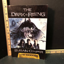 Load image into Gallery viewer, The Dark Is Rising(The seeker)(Susan Cooper)- series
