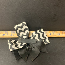 Load image into Gallery viewer, chevron clip-on hairbow
